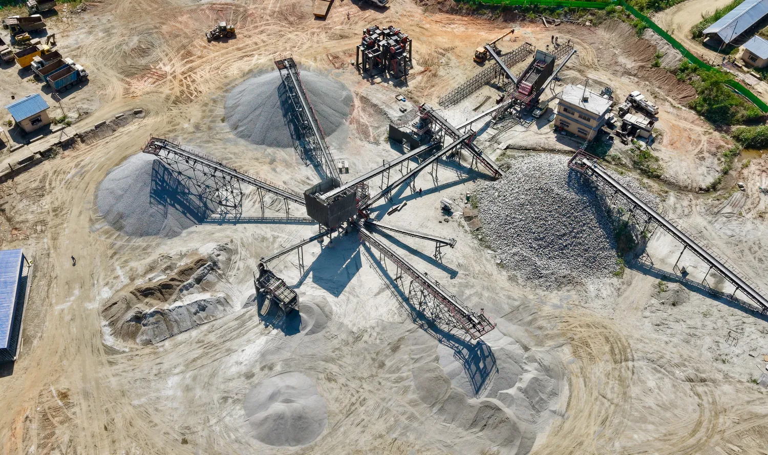 Aerial view of the Uranus crushing and screening plant